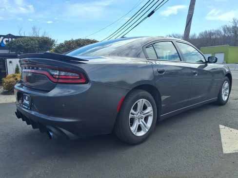 Used 2019 Dodge Charger SXT image 3