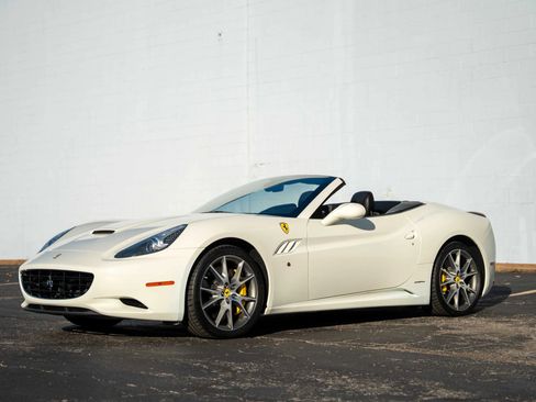 Used 2014 Ferrari California image 1