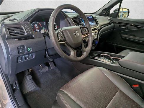 Used 2025 Honda Ridgeline Black Edition image 12