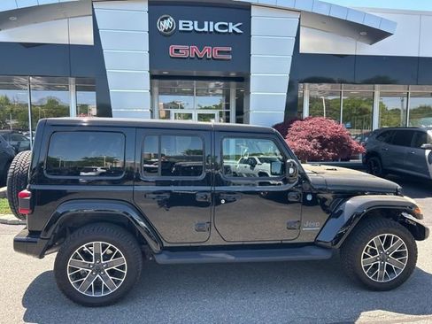 Used 2024 Jeep Wrangler High Altitude AWD/4WD image 2
