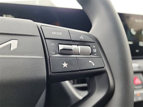 New 2025 Kia K4 LXS image 23