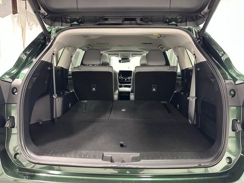 Used 2025 Toyota Highlander XLE image 57