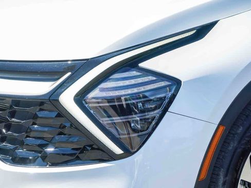 Certified 2025 Kia Sportage EX FWD image 8