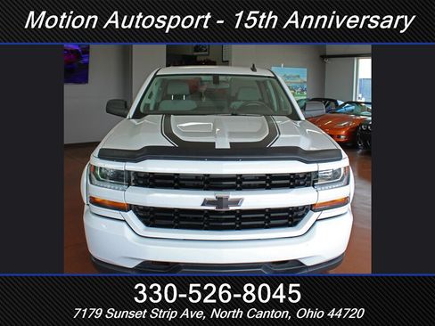 Used 2018 Chevrolet Silverado 1500 Custom w/ Custom Convenience Package AWD/4WD image 4