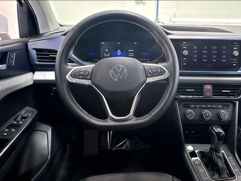 Used 2022 Volkswagen Taos SE FWD image 11