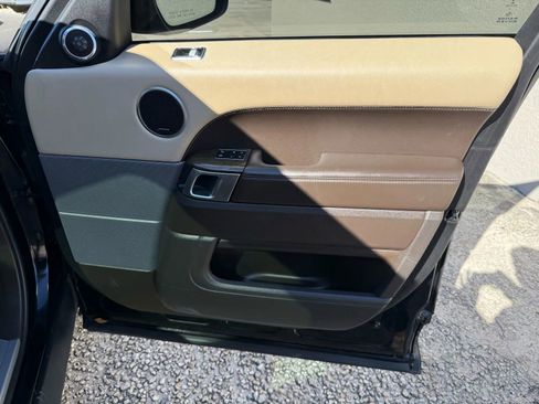 Used 2018 Land Rover Range Rover Sport HSE image 18