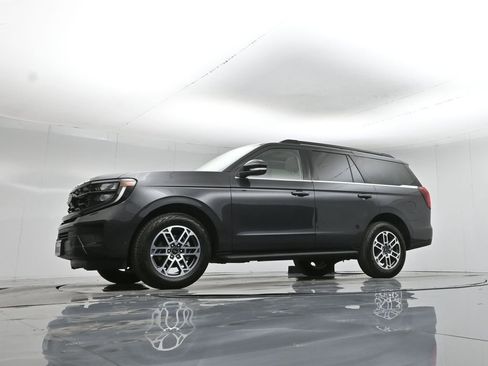 Used 2025 Ford Expedition Active image 8
