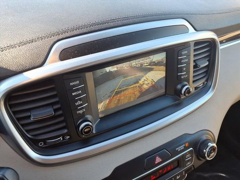 Used 2020 Kia Sorento LX w/ LX I4 Convenience Package image 10