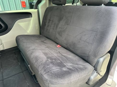Used 2014 Dodge Grand Caravan American Value Package FWD image 10