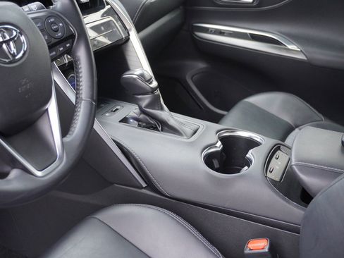 Used 2021 Toyota Venza XLE w/ Carpet Mat Package (TMS) image 21