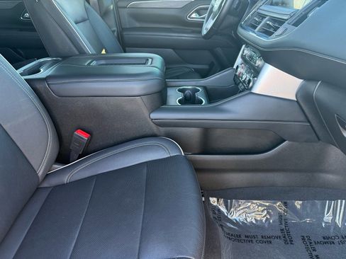 Used 2023 GMC Yukon XL SLT image 32