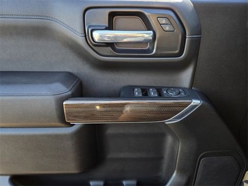 Used 2021 Chevrolet Silverado 1500 LT image 18