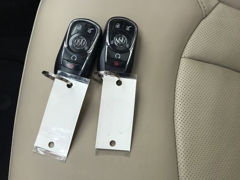 Used 2018 Buick Envision Premium image 33