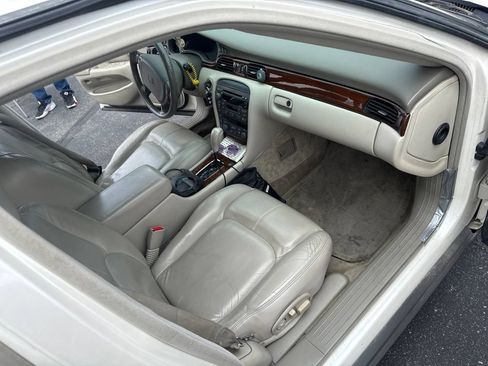 Used 2001 Cadillac Seville SLS FWD image 16