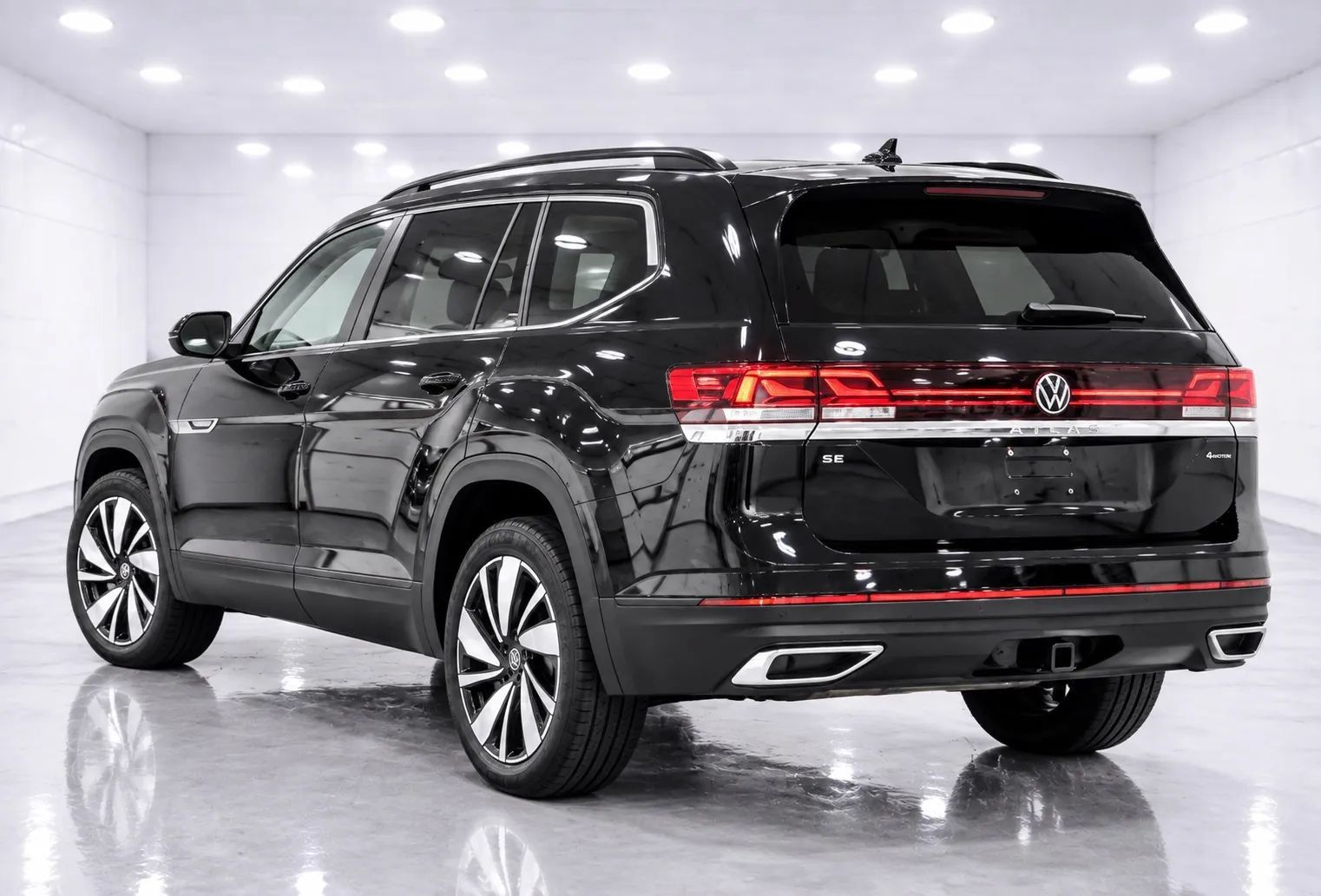 Used 2025 Volkswagen Atlas SE AWD/4WD image 3