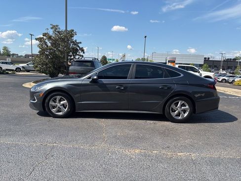 Used 2022 Hyundai Sonata SE w/ Preferred Accessory Package FWD image 9