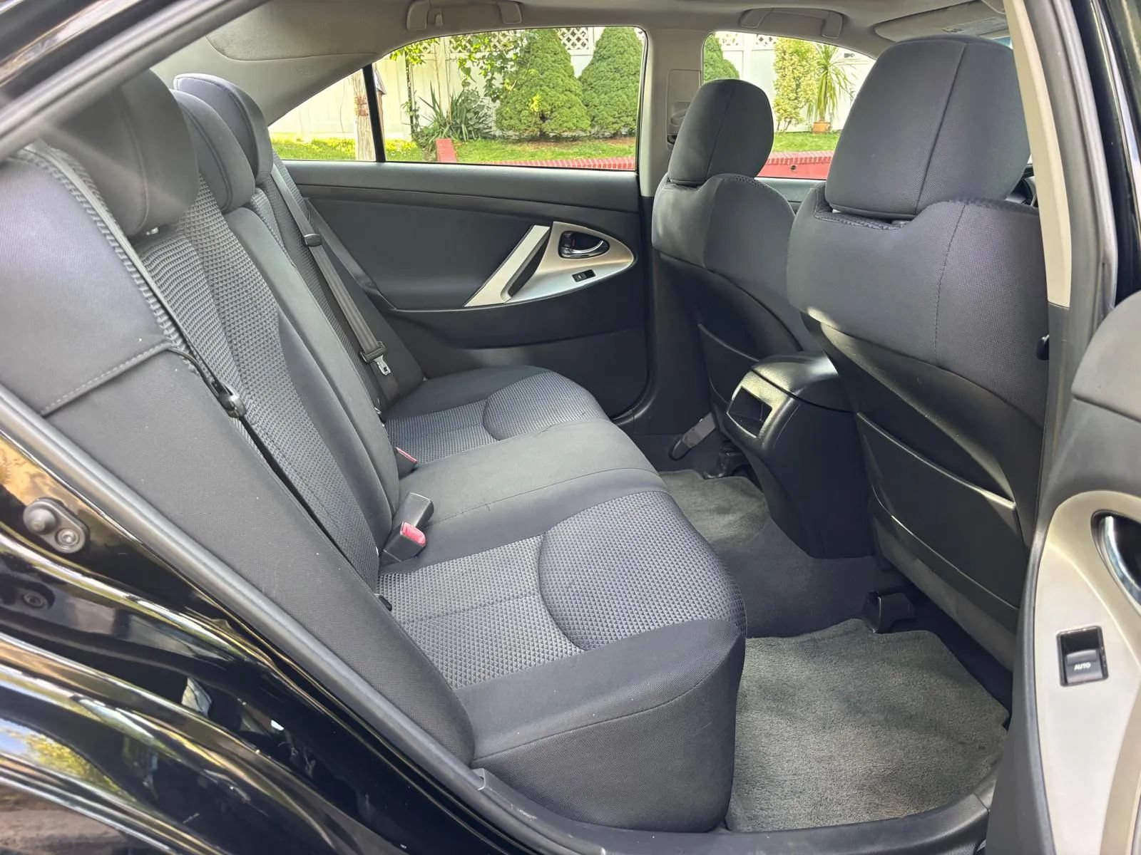 Used 2011 Toyota Camry SE w/ SE Extra-Value Pkg #1 FWD image 24