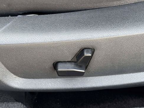 Used 2010 Dodge Challenger SE RWD image 7