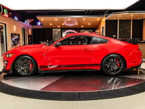 Used 2021 Ford Mustang Shelby GT500 w/ Carbon Fiber Track Pack RWD image 18