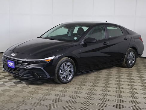 Used 2024 Hyundai Elantra SEL FWD image 7