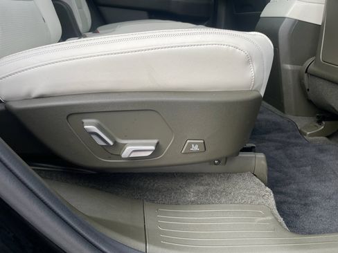 Used 2025 Hyundai Santa Fe Calligraphy image 23