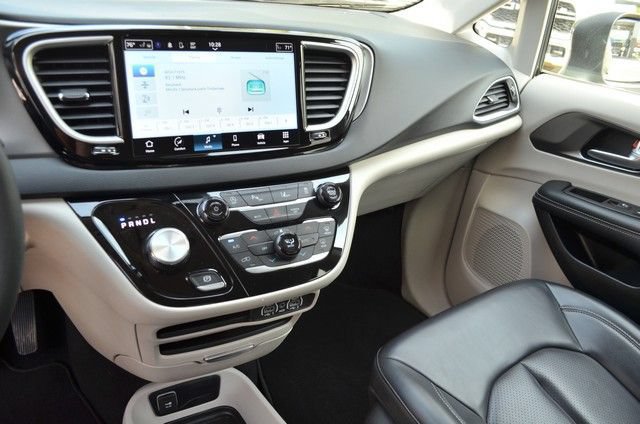 Used 2023 Chrysler Pacifica Touring-L FWD image 23