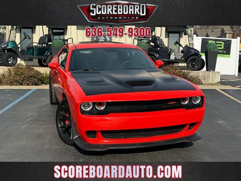 Used 2016 Dodge Challenger SRT Hellcat image 1
