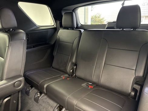 Used 2022 Chevrolet Traverse LT image 15