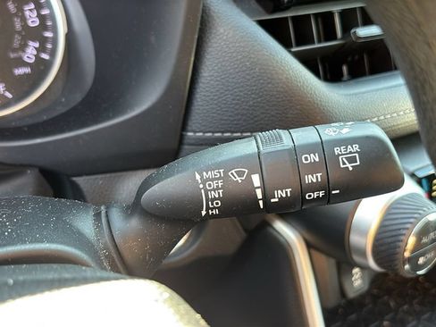 Used 2021 Toyota RAV4 XLE AWD/4WD image 17