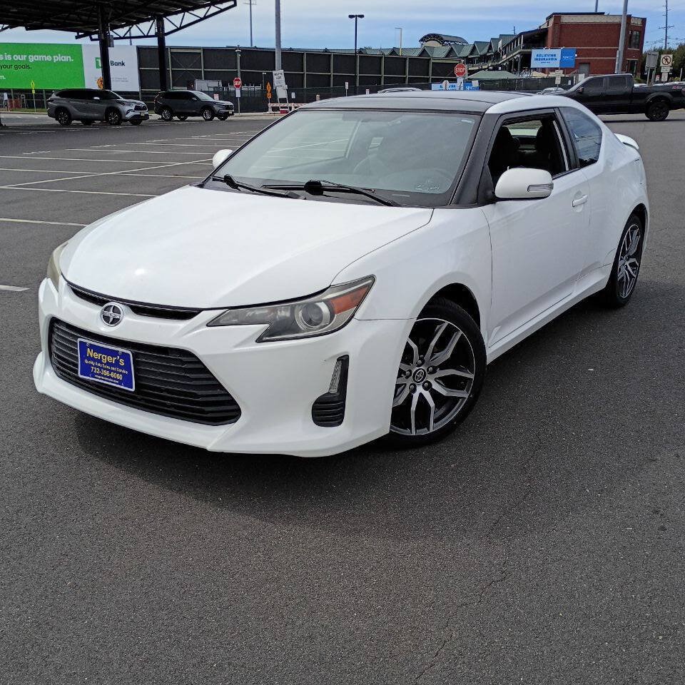 Used 2014 Scion tC FWD image 1