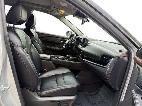 Used 2023 Nissan Rogue SL w/ SL Premium Package image 12