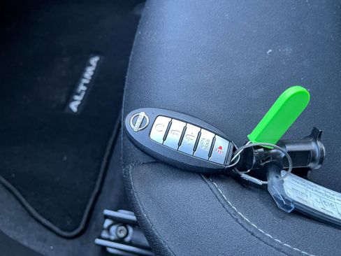 Used 2025 Nissan Altima 2.5 SV image 21