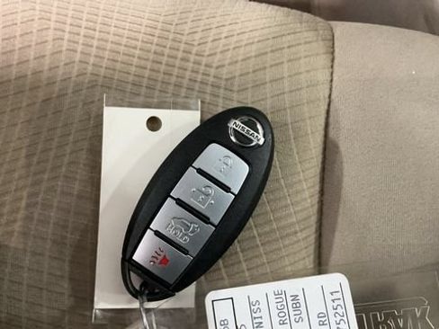 Used 2015 Nissan Rogue SV w/ SV Premium Package FWD image 37