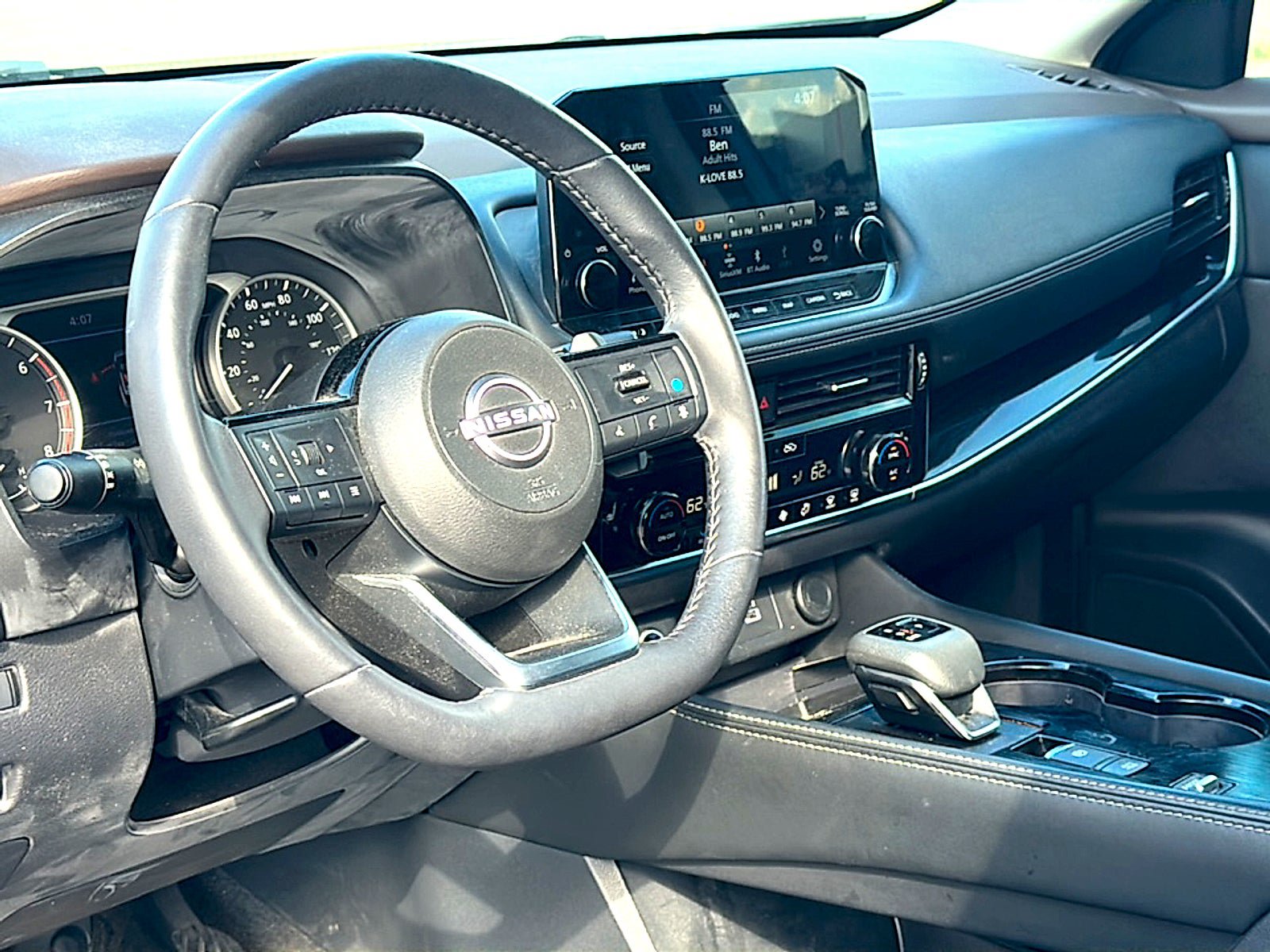 Used 2023 Nissan Rogue SL w/ SL Premium Package FWD image 5