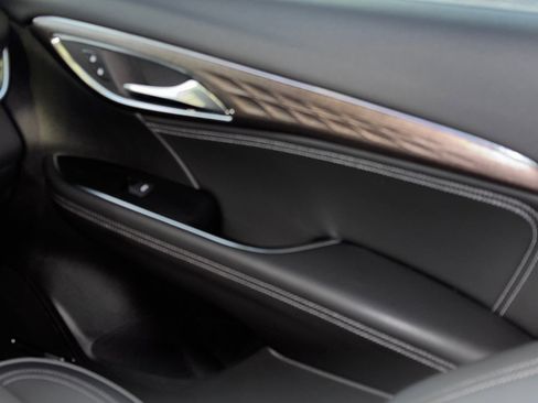 Used 2023 Buick Envision Avenir image 30