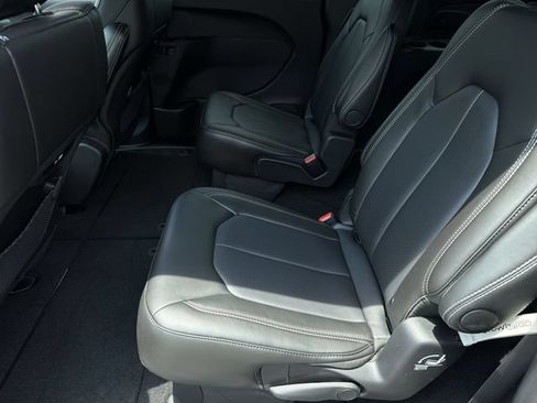 New 2027 Chrysler Pacifica Select FWD image 19