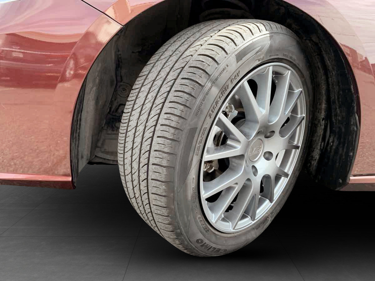 Used 2025 Nissan Altima 2.5 SV FWD image 11