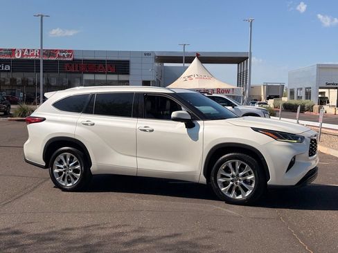 Used 2020 Toyota Highlander Limited FWD image 6