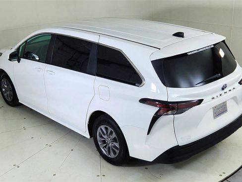 Used 2024 Toyota Sienna LE image 20
