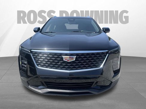 Used 2024 Cadillac XT4 Premium Luxury FWD image 2