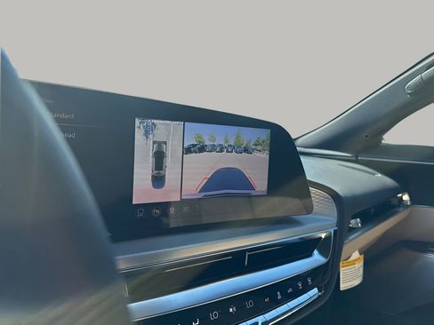 New 2026 Cadillac Lyriq Signature Luxury w/ Nappa Leather Package AWD/4WD image 33