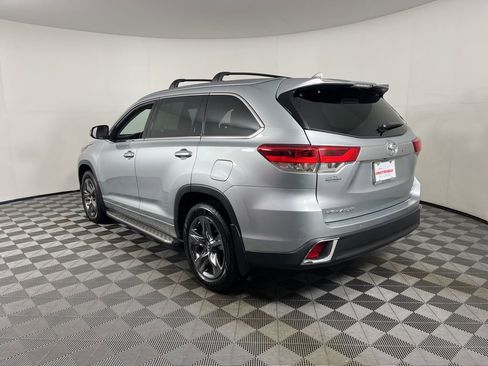 Used 2018 Toyota Highlander Limited Platinum image 3