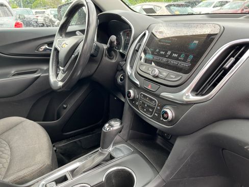 Used 2018 Chevrolet Equinox LT w/ Sun & Infotainment Package FWD image 16
