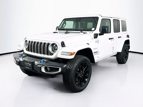 Used 2024 Jeep Wrangler Unlimited Sahara AWD/4WD image 3