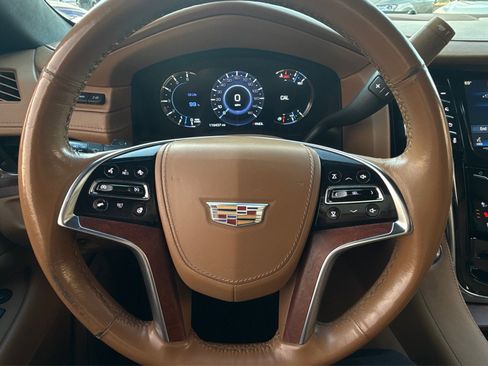 Used 2017 Cadillac Escalade Platinum RWD image 12