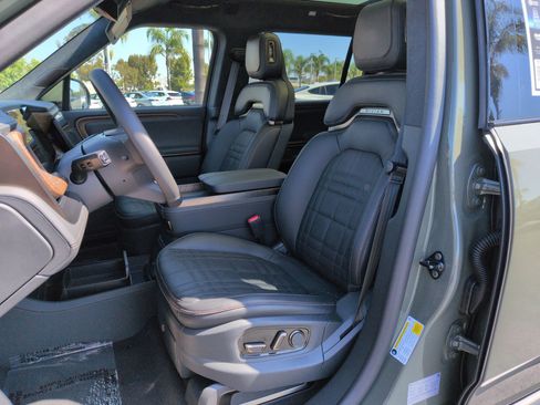 Used 2026 Rivian R1S Premium AWD/4WD image 16