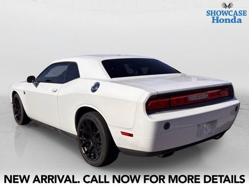Used 2013 Dodge Challenger SXT RWD image 4