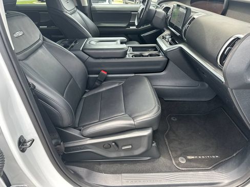 Used 2025 Ford Expedition Platinum AWD/4WD image 13