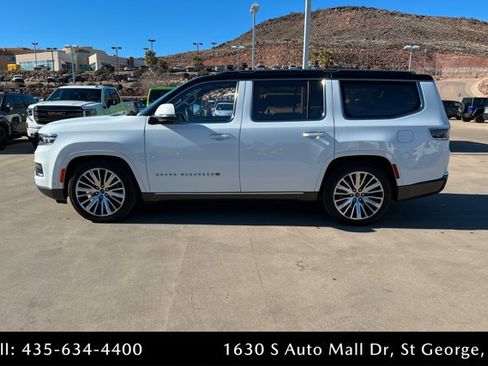 Used 2022 Jeep Grand Wagoneer Series III w/ Rear Seat Video Group 1 image 2