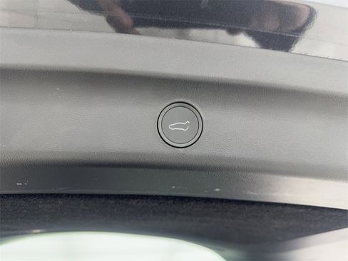 Used 2024 Tesla Model Y Long Range image 78